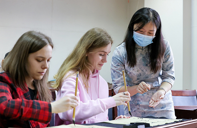 Spreading Chinese culture with overseas Chinese education